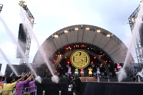 “魔法のボタン”により発射された噴水。