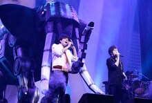 山村隆太（flumpool）とアシン（Mayday）。（Photo by Seiji Kondo）