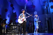 「吉田山田祭り2015～ホロリもあるよ～」の様子。（提供：ポニーキャニオン）