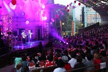 「吉田山田祭り2015～ホロリもあるよ～」の様子。（提供：ポニーキャニオン）