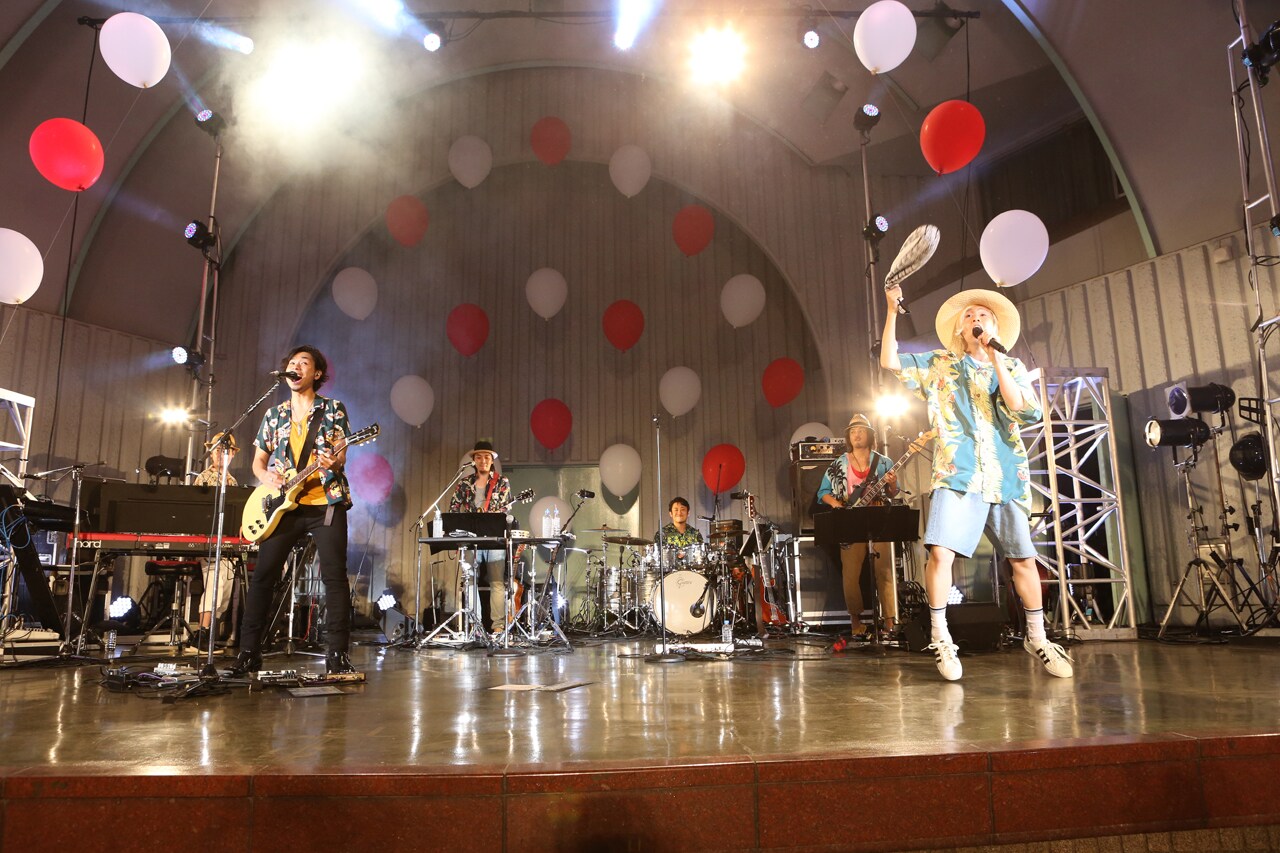 「吉田山田祭り2015～ホロリもあるよ～」の様子。（提供：ポニーキャニオン）