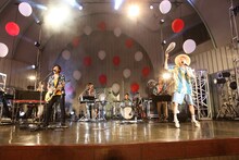 「吉田山田祭り2015～ホロリもあるよ～」の様子。（提供：ポニーキャニオン）