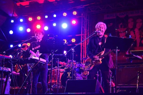 METAFIVEと鈴木慶一（Photo by TEAM LIGHTSOME）