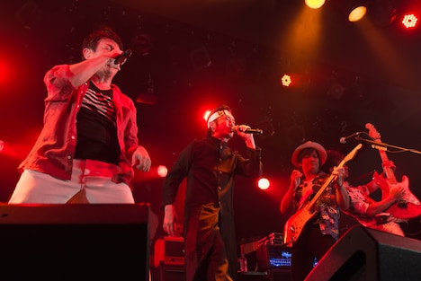 TUBEと怒髪天のセッション。（Photo by keiichi ebina @ebicky）