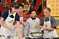 写真左より森星、吉村崇、浜野謙太、堺正章。(c)TBS