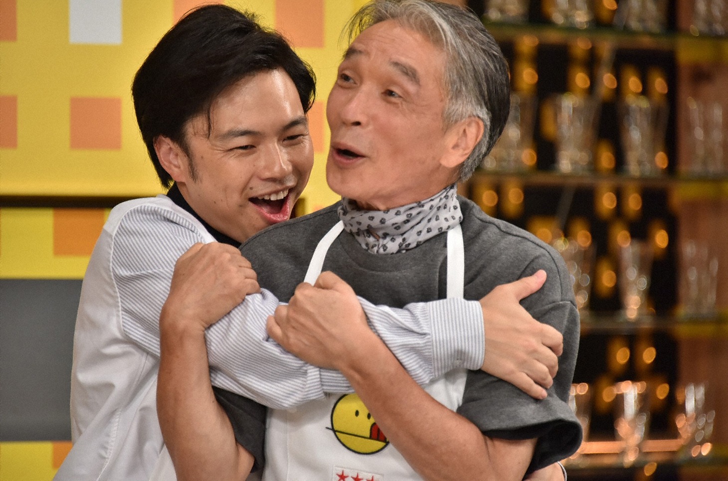 写真左より浜野謙太、堺正章。(c)TBS