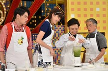 写真左より吉村崇、森星、浜野謙太、堺正章。(c)TBS