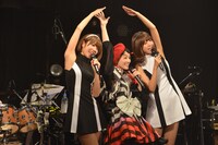 「バニ原バニえ」のポーズ。