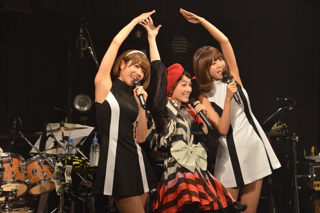 「バニ原バニえ」のポーズ。