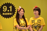 左から佐々木彩夏、百田夏菜子。