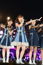 乃木坂46「真夏の全国ツアー2015」東京・明治神宮野球場での8月31日公演の様子。