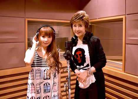 左から中川翔子、小林幸子。