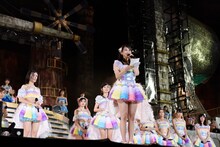 感謝の手紙を読む松井玲奈。 (c)AKS