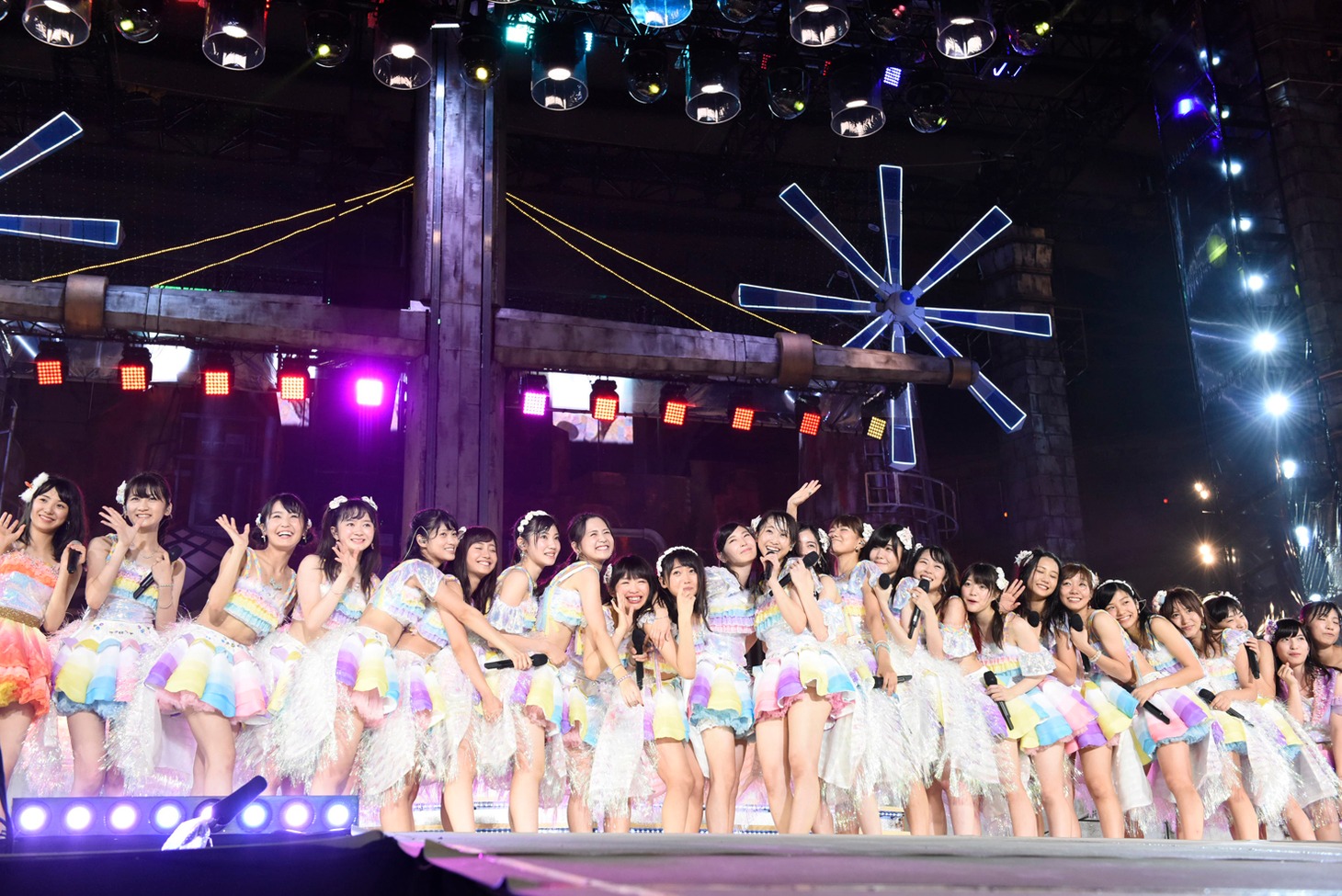 「松井玲奈・SKE48卒業コンサート in 豊田スタジアム ～2588DAYS～」2日目公演の様子。 (c)AKS