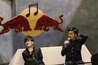 左からTeddyLoid、tofubeats。（写真提供：EVIL LINE RECORDS）