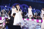 オーケストラとパフォーマンスする乃木坂46。（写真提供：ソニー・ミュージックレコーズ）