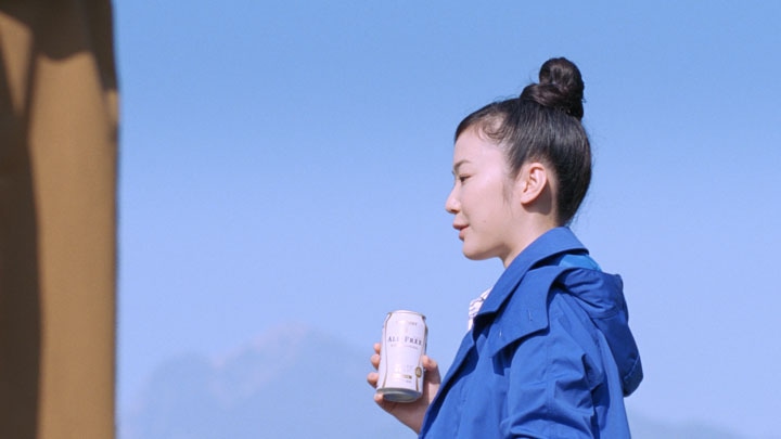 「オールフリー」の新CM「スイートメモリーズ」編のワンシーン。