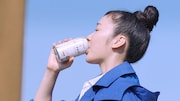 「オールフリー」の新CM「スイートメモリーズ」編のワンシーン。