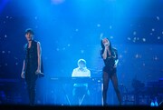 浜崎あゆみ（右）、浦田直也（左）、小室哲哉（中央）。 (c)a-nation stadium fes.