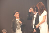 「ピース オブ ケイク -愛を叫ぼう- 」を聞いた感想を語る田口トモロヲ。