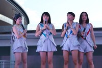 左から藤井梨央、広瀬彩海、野村みな美、小川麗奈。