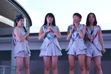 左から藤井梨央、広瀬彩海、野村みな美、小川麗奈。