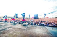 「Reading and Leeds Festivals 2015」でのBABYMETALのライブの様子。 (c)AMUSE Inc.