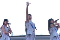 こぶしファクトリー「ドスコイ！ケンキョにダイタン / ラーメン大好き小泉さんの唄 / 念には念（念入りVer.）」発売記念イベントの様子。