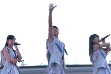 こぶしファクトリー「ドスコイ！ケンキョにダイタン / ラーメン大好き小泉さんの唄 / 念には念（念入りVer.）」発売記念イベントの様子。