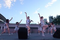 こぶしファクトリー「ドスコイ！ケンキョにダイタン / ラーメン大好き小泉さんの唄 / 念には念（念入りVer.）」発売記念イベントの様子。