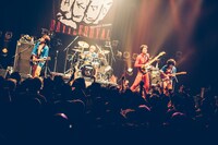 8月27日に行われた「Amazing Battle Royal」での四星球のステージ。（撮影：西槙太一）