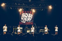 8月27日に行われた「Amazing Battle Royal」でのひめキュンフルーツ缶のステージ。（撮影：西槙太一）