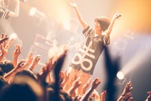 8月28日に行われた「ひめキュン祭 ～ 大江戸アイドロール！SPECIAL 其の参」でのひめキュンフルーツ缶のステージ。（撮影：西槙太一）