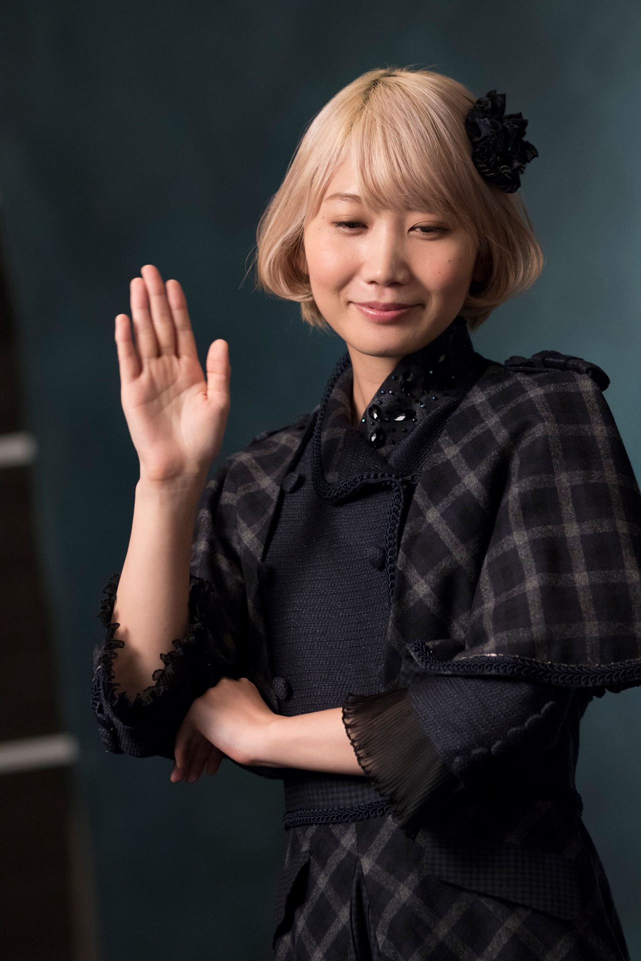 CM撮影中のSaori。