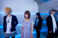 1000say。写真右がMICHELLE（Syn）。