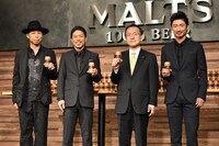 左からEXILE USA、松本利夫、サントリービール山田眞二常務取締役、EXILE MAKIDAI。