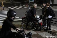 北川景子（左）と共演する（左2番目から）カイ、ユースケ、タクヤ。(c)フジテレビ