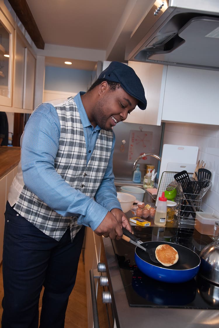 クリス ハート 最強のふたり に役者で出演 パンケーキも振る舞う 音楽ナタリー