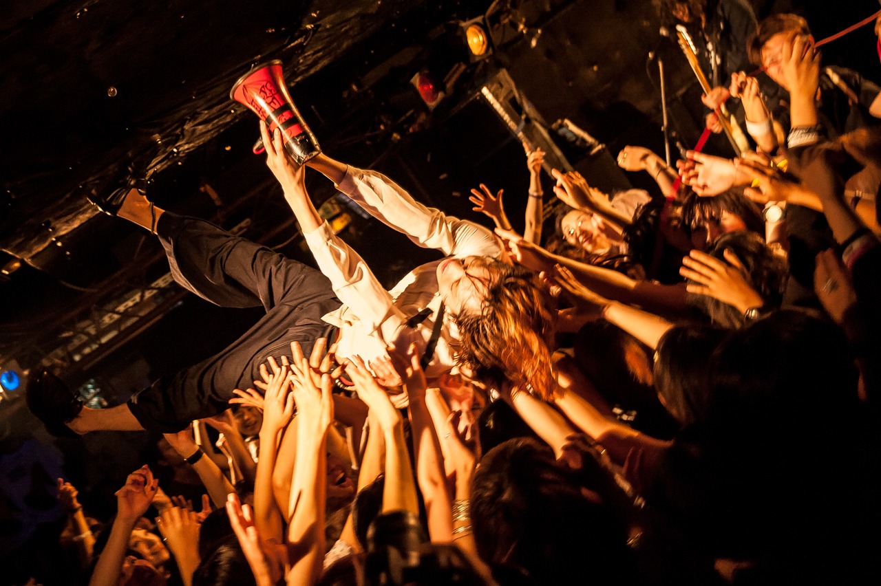 「Droog presents 3ヶ月連続企画『VS』」7月12日の東京・下北沢SHELTER公演の様子。（Photo by Ohagi）