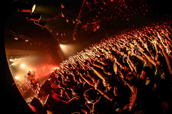「FACT "KTHEAT" JAPAN TOUR 2015」東京・LIQUIDROOM公演の様子。（Photo by SHINGO TAMAI）
