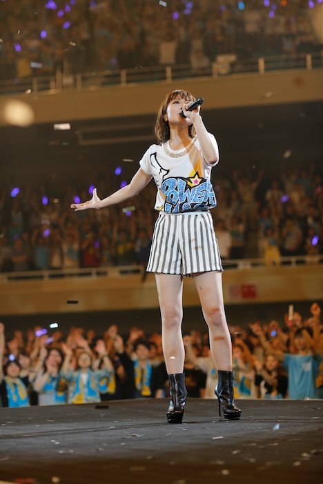 「May'n 10th Anniversary Special Concert at Budokan『POWERS OF VOICE』」の様子。（写真提供：FlyingDog）