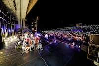 「Sky Jamboree 2015 ～one pray in nagasaki～」でのストレイテナーのライブの様子。（撮影：勝村祐紀）