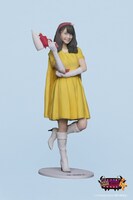 堤多麻子のフィギュアレプリカ。