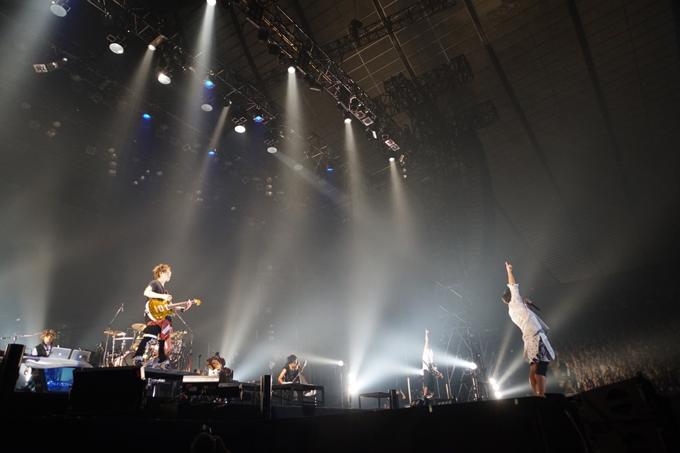 UVERworldのライブの様子。（写真提供：ソニー・ミュージックレコーズ）