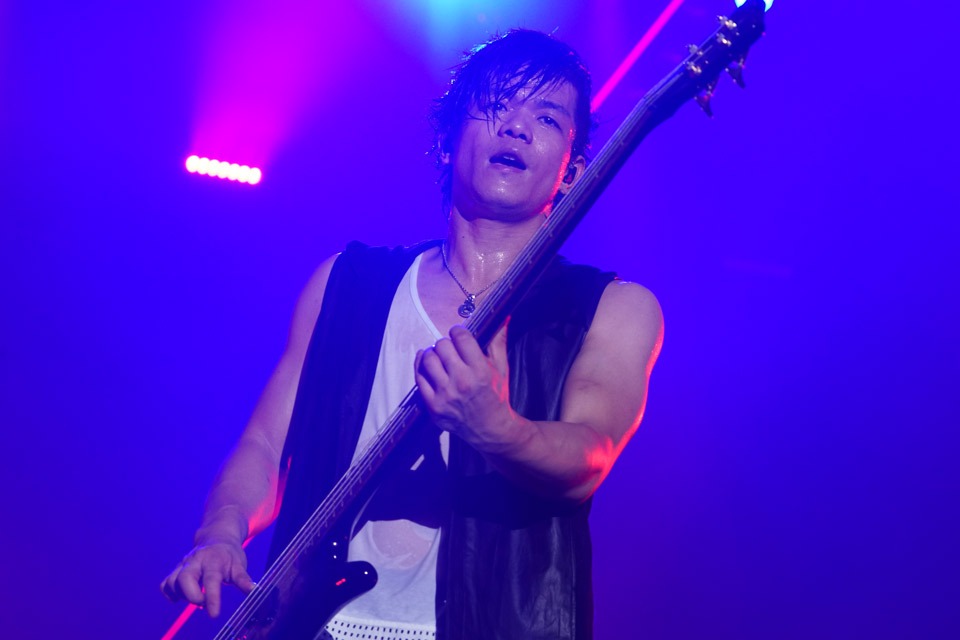 信人（B / UVERworld）（写真提供：ソニー・ミュージックレコーズ）