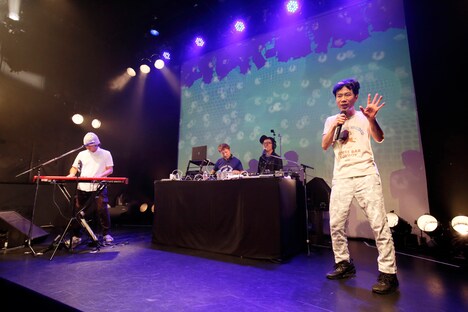 藤井隆「NEW ALBUM“Coffee Bar Cowboy”release tour FINAL＠代官山UNIT」の様子。（撮影：高橋良美）