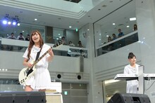 左からShione（Vo, G）、Minami（Key）。