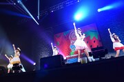 転校少女歌撃団によるライブの様子。