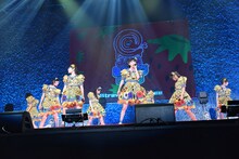 私立恵比寿中学によるライブの様子。