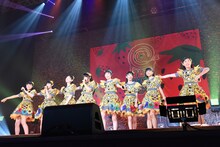 私立恵比寿中学によるライブの様子。